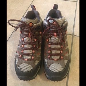 Merrell Hiking Boots Size 7.5